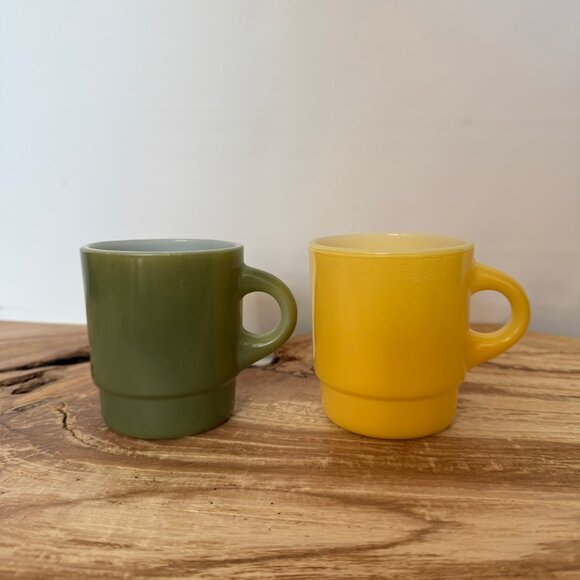 Vintage - Fire King Anchor Hocking Milk Glass - Avocado Green & Yellow - Mugs - Picture 1 of 8